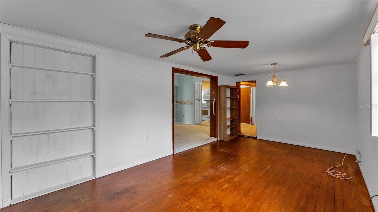 Image 16 of 38 For 635 Valencia Court