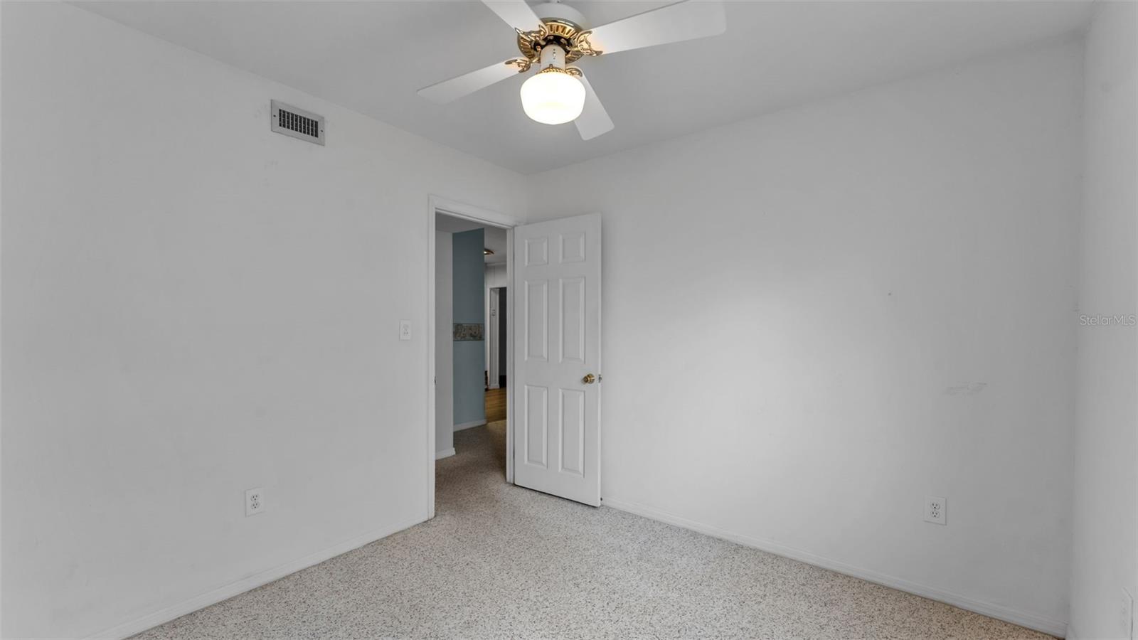 Image 19 of 38 For 635 Valencia Court