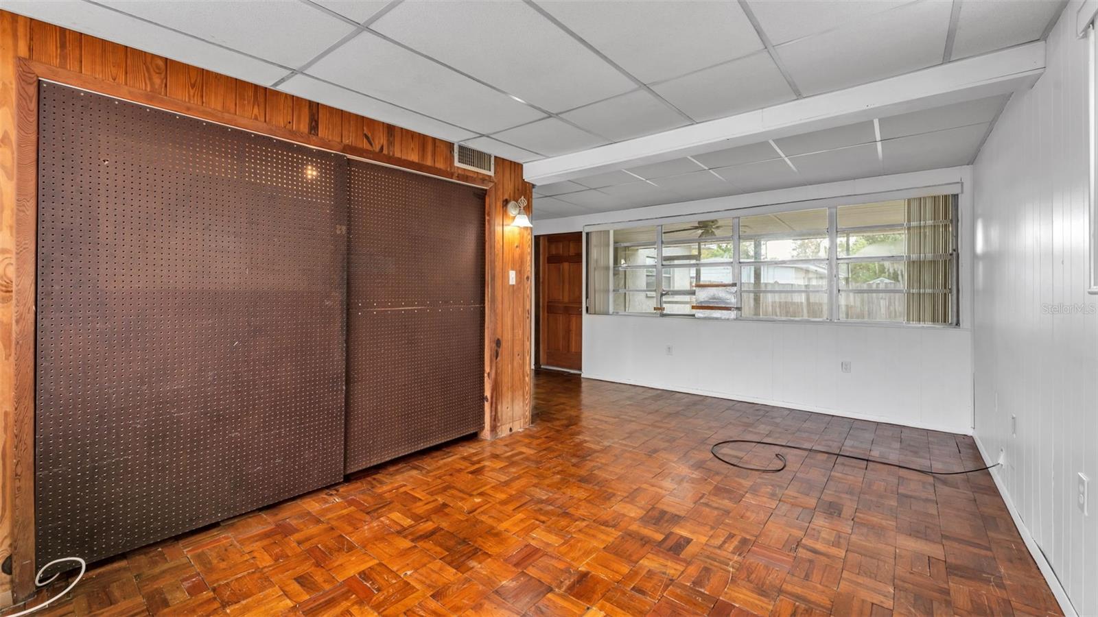 Image 28 of 38 For 635 Valencia Court