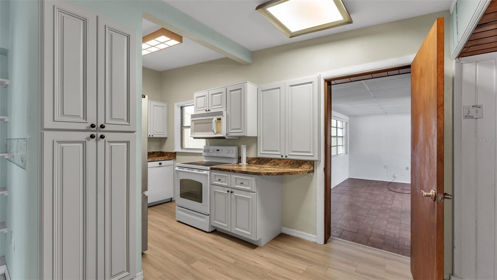 Image 9 of 38 For 635 Valencia Court