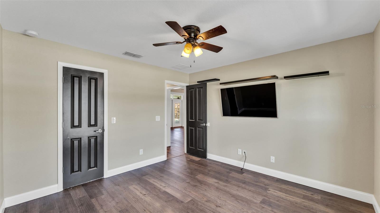 Image 26 of 52 For 187 Bentley Oaks Boulevard