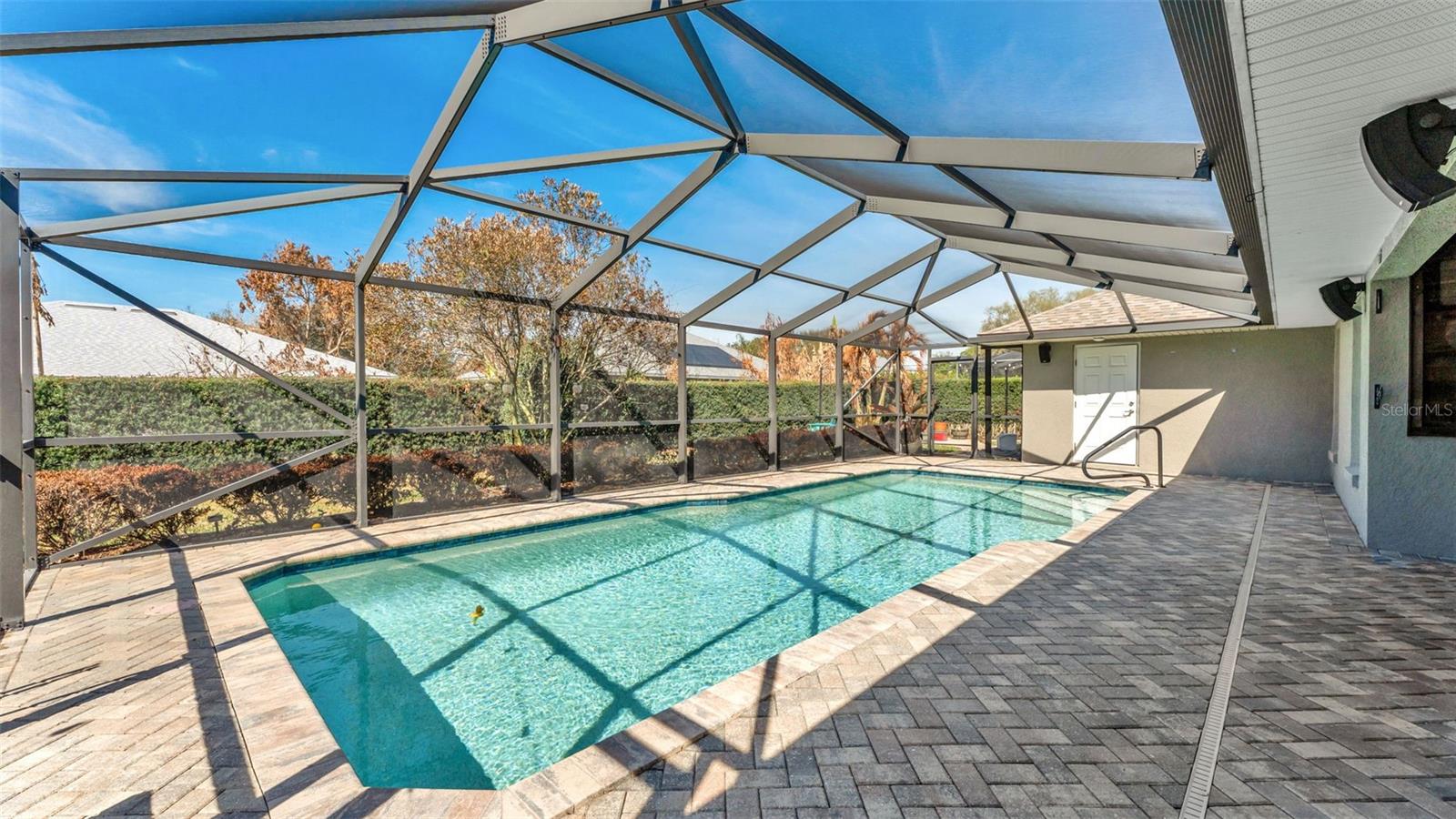 Image 33 of 52 For 187 Bentley Oaks Boulevard