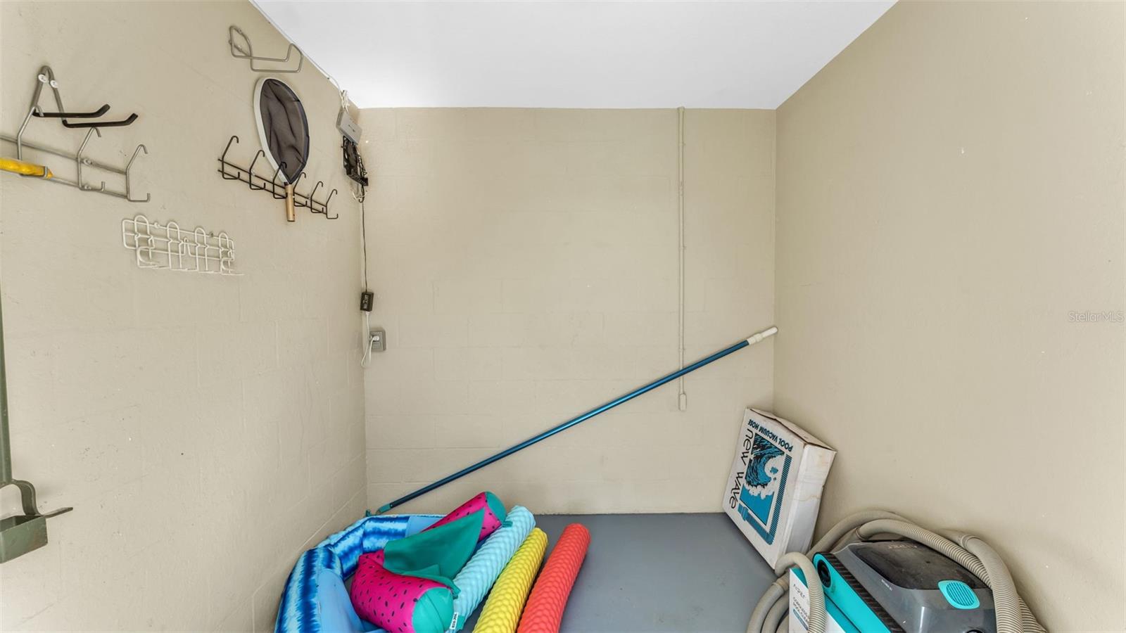 Image 37 of 52 For 187 Bentley Oaks Boulevard