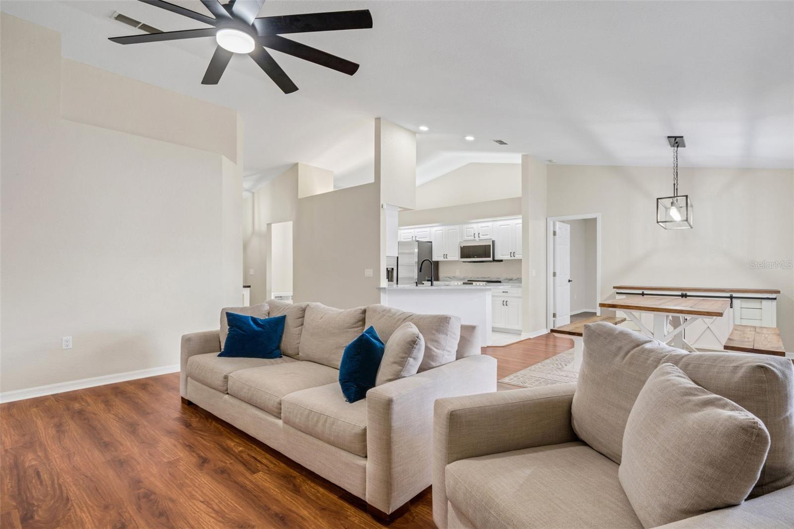 Image 4 of 35 For 7797 Canterbury Circle