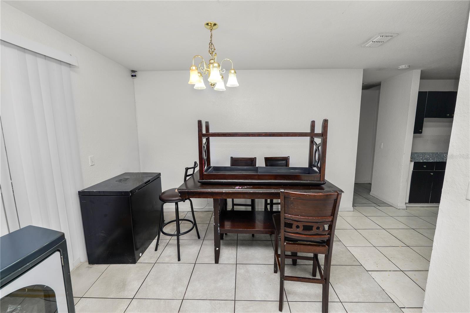 Image 7 of 13 For 1060 Austin Street