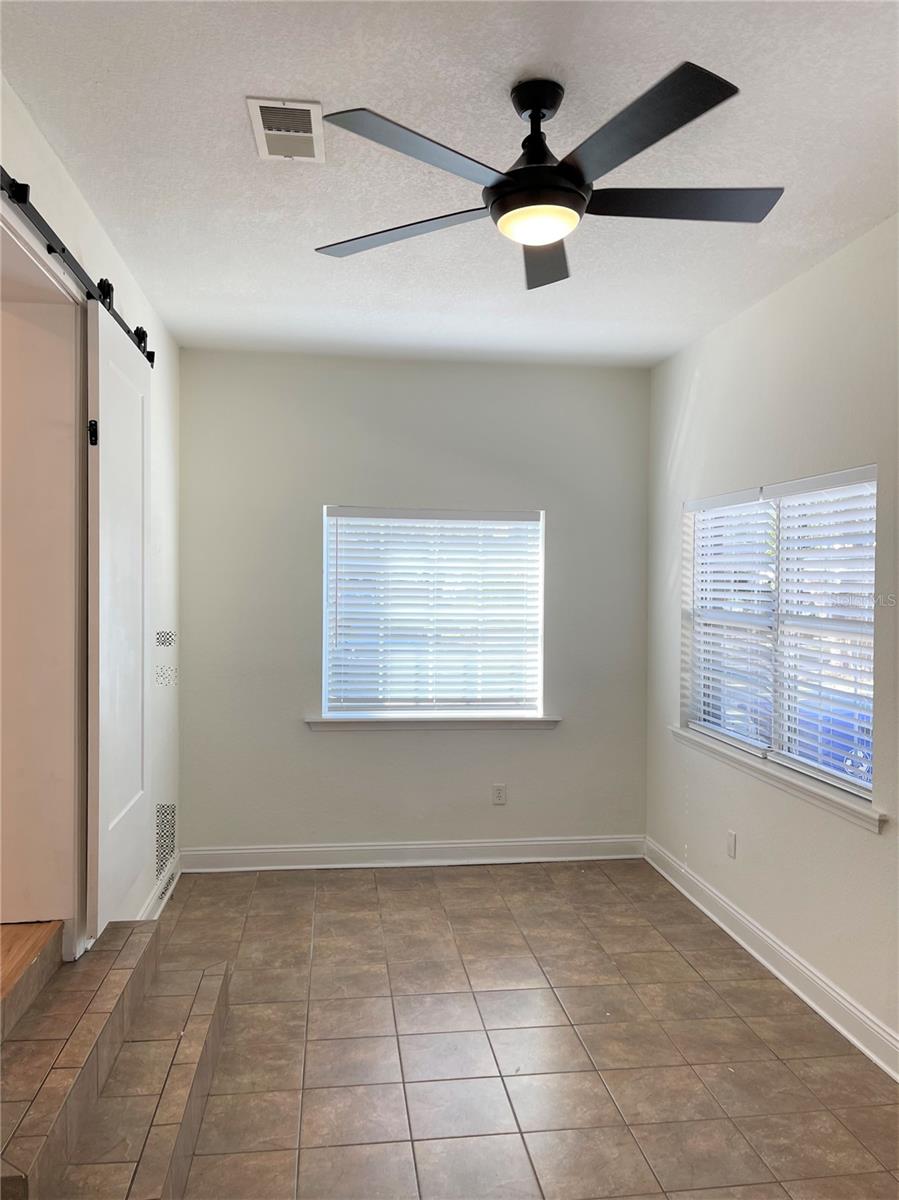 Image 19 of 27 For 309 Palm Drive