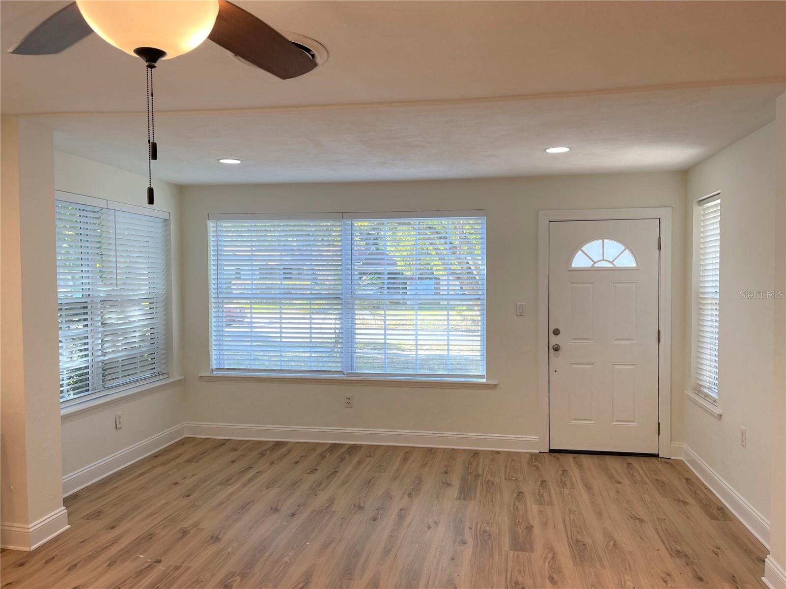 Image 2 of 27 For 309 Palm Drive