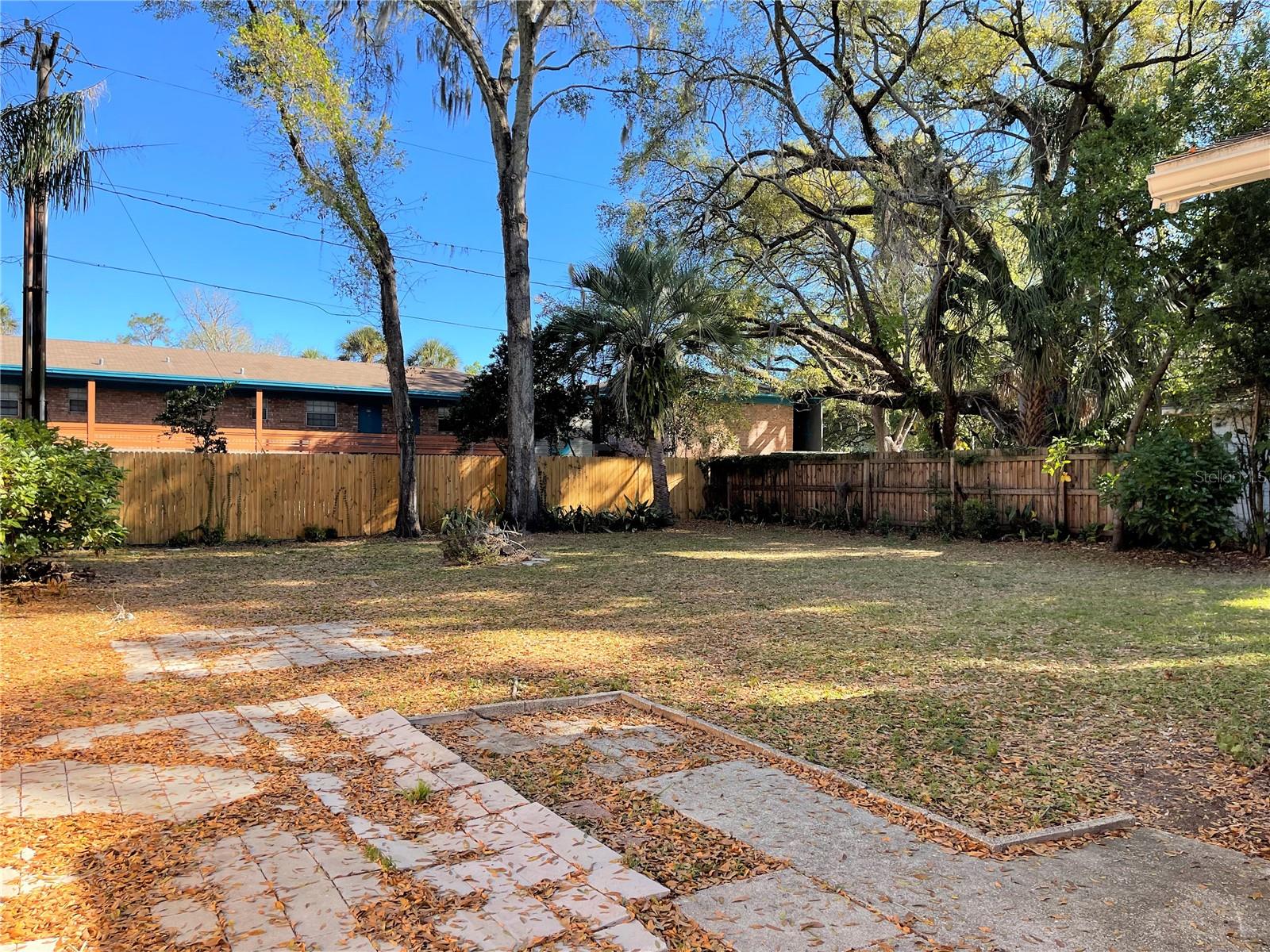 Image 23 of 27 For 309 Palm Drive