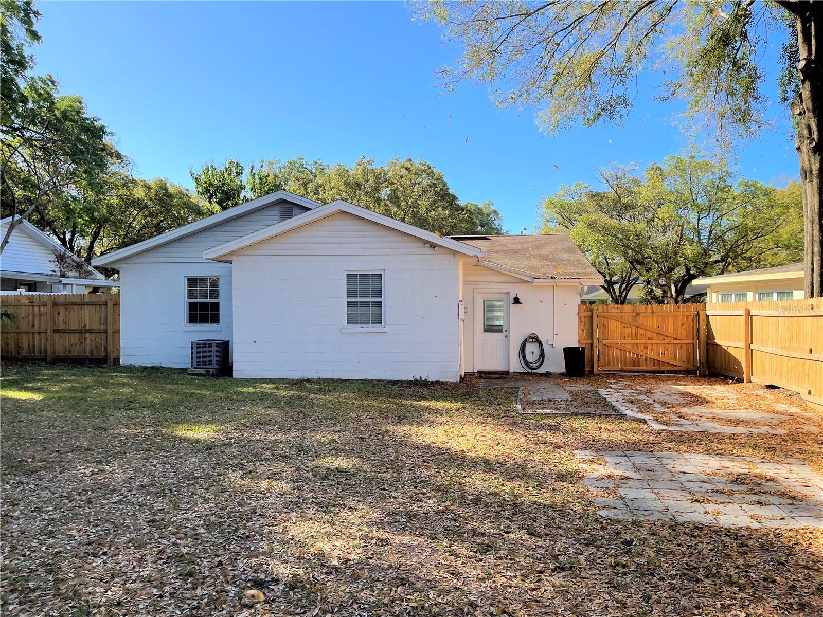 Image 24 of 27 For 309 Palm Drive