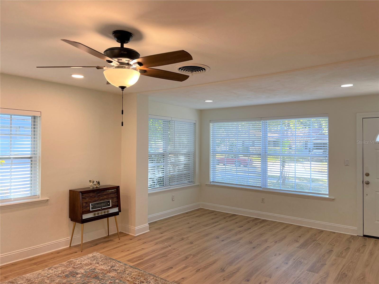 Image 3 of 27 For 309 Palm Drive