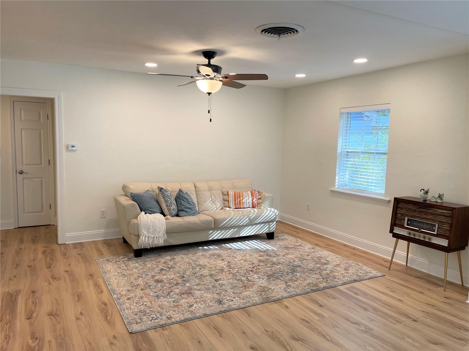 Image 4 of 27 For 309 Palm Drive