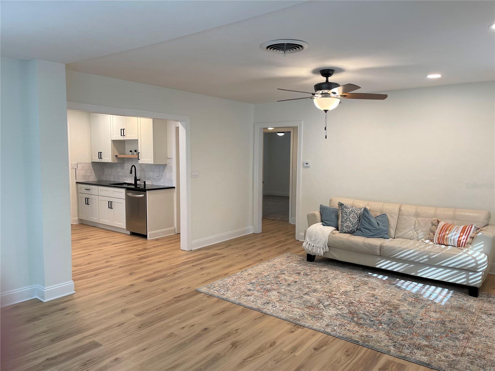 Image 5 of 27 For 309 Palm Drive