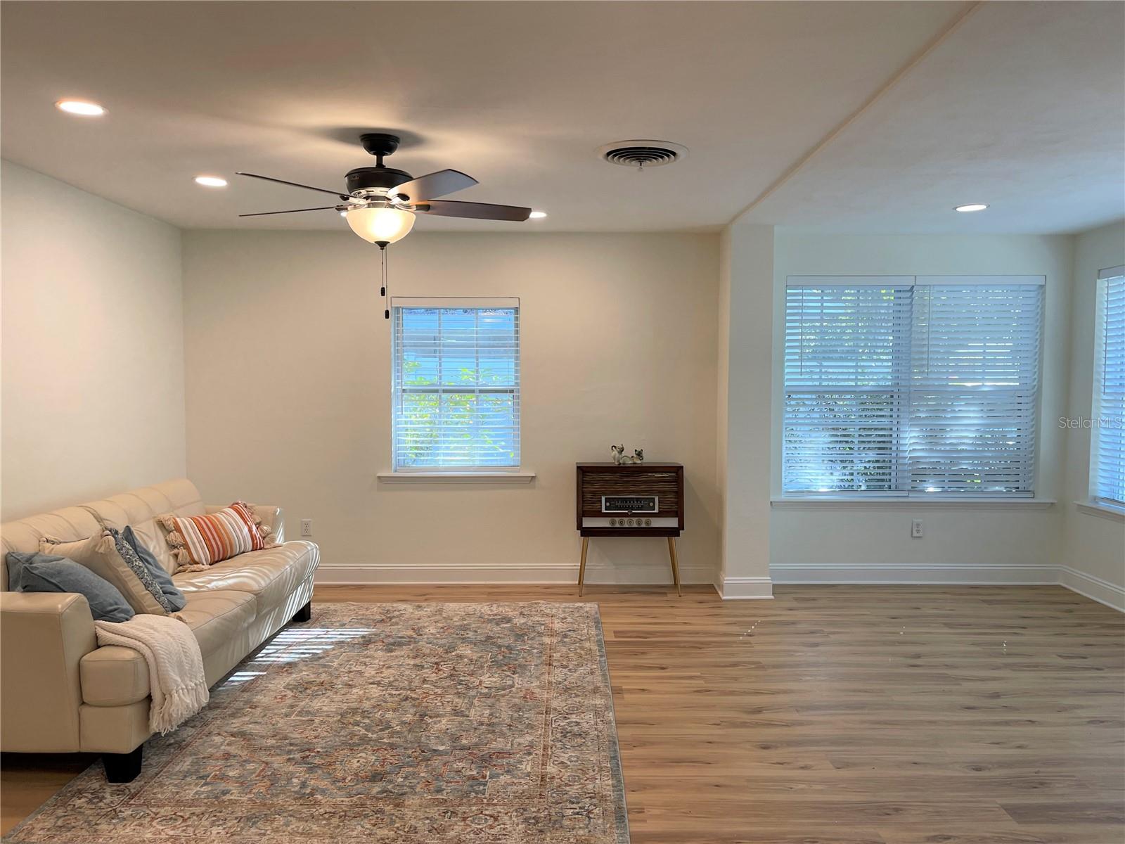 Image 6 of 27 For 309 Palm Drive