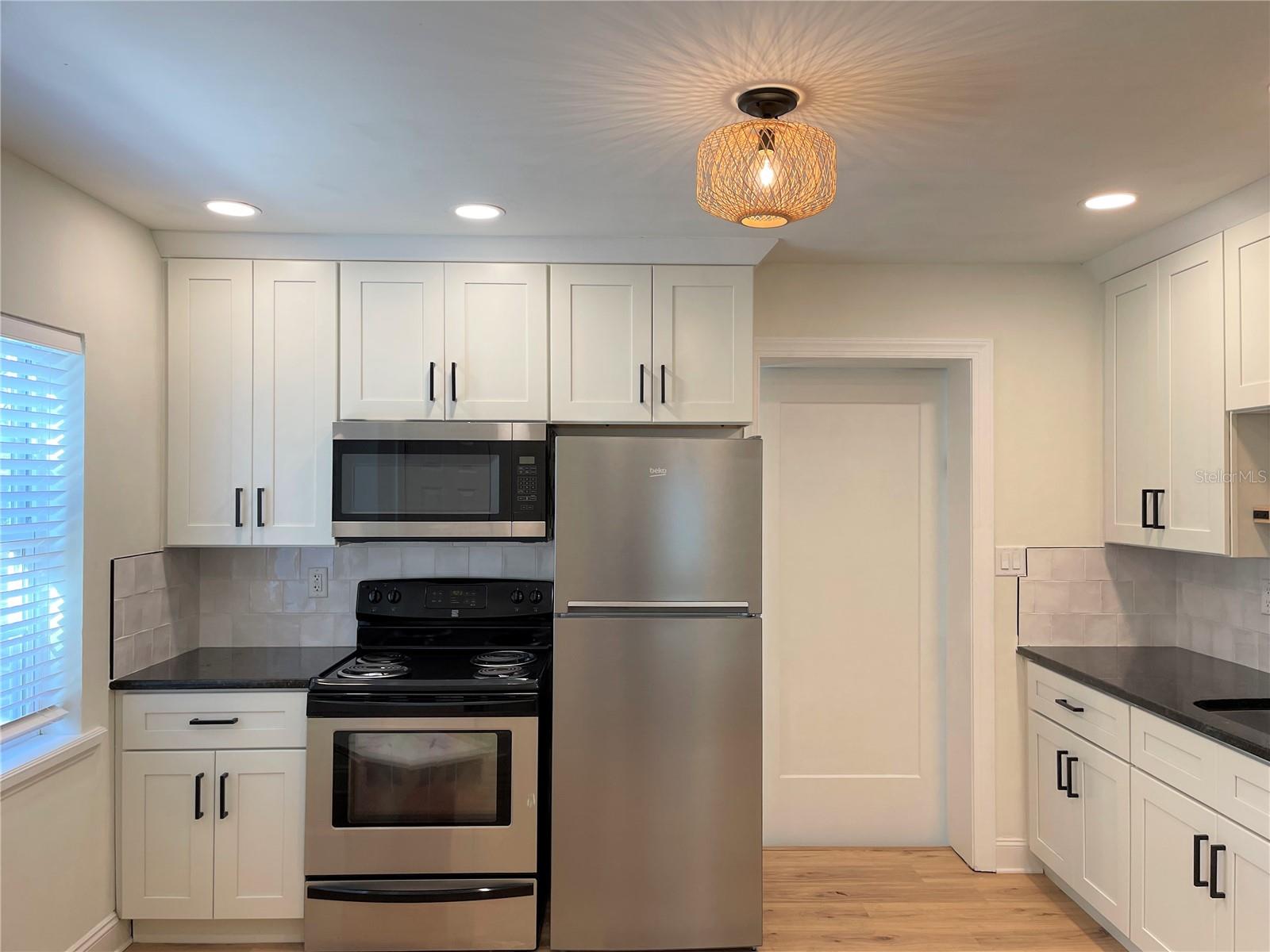 Image 8 of 27 For 309 Palm Drive