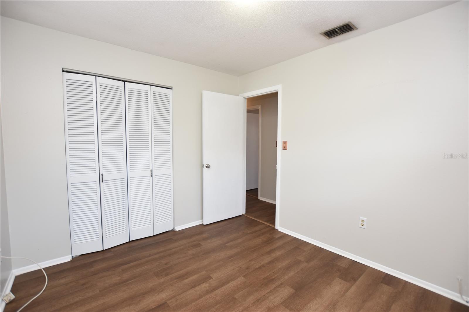 Image 17 of 25 For 1015 Tee Circle