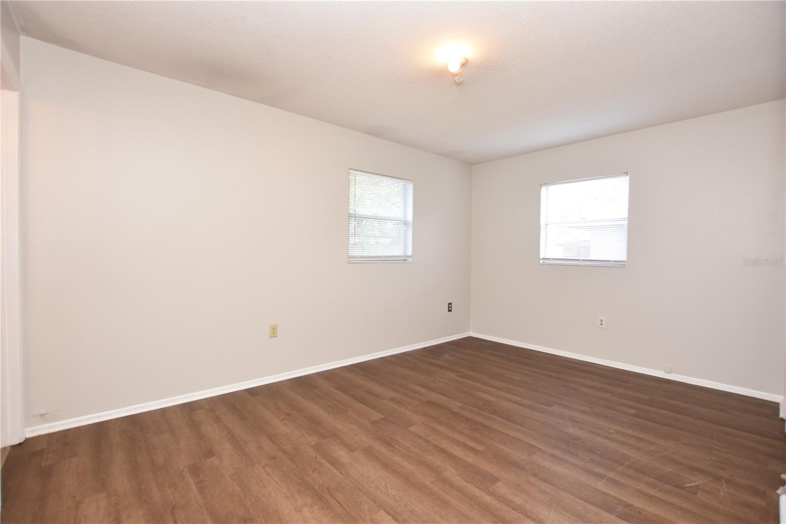 Image 19 of 25 For 1015 Tee Circle