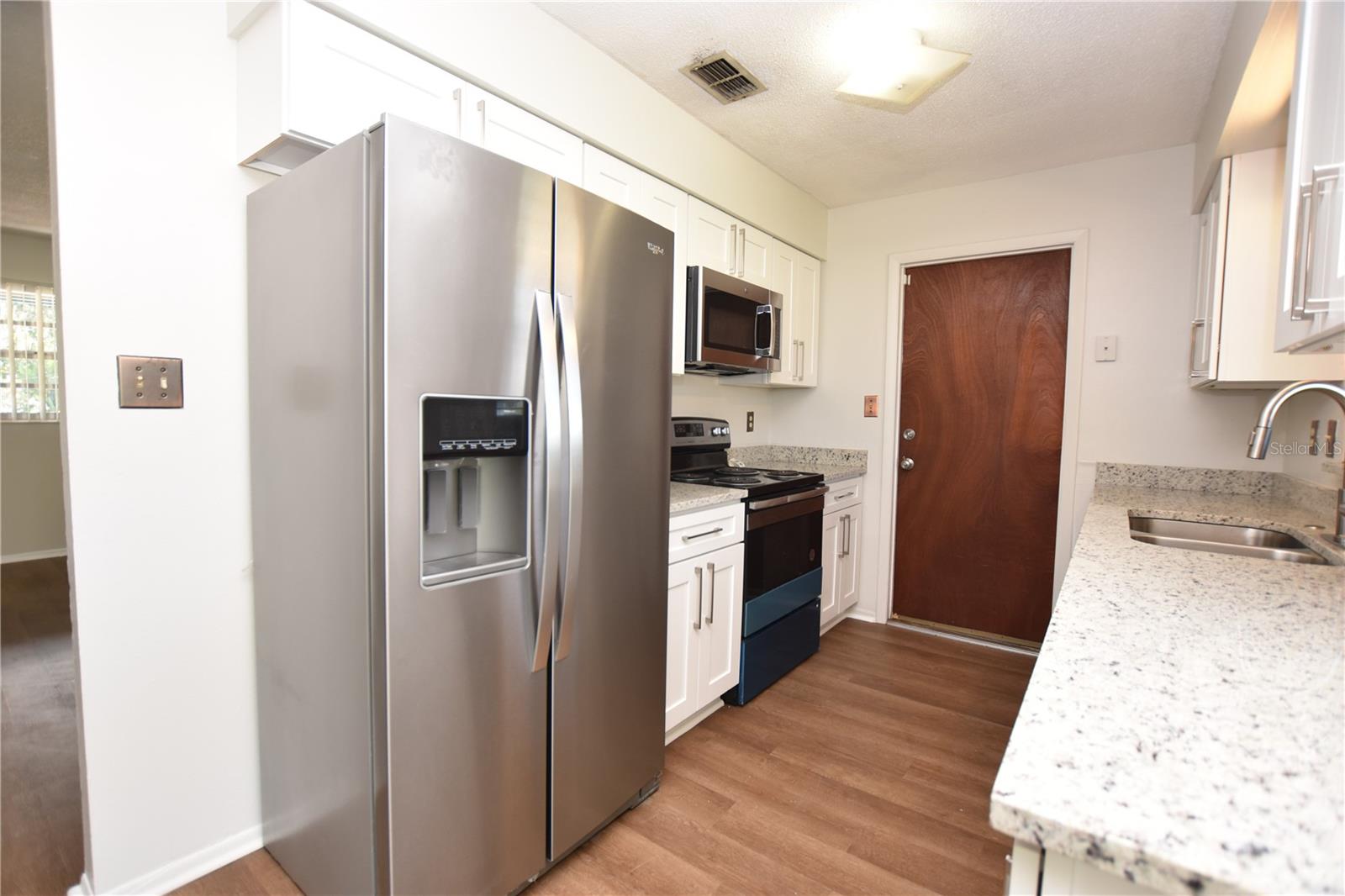 Image 2 of 25 For 1015 Tee Circle