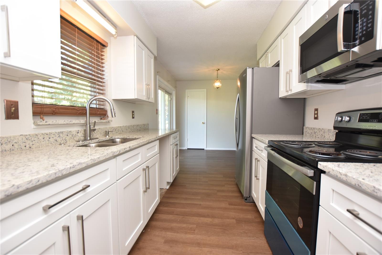 Image 4 of 25 For 1015 Tee Circle