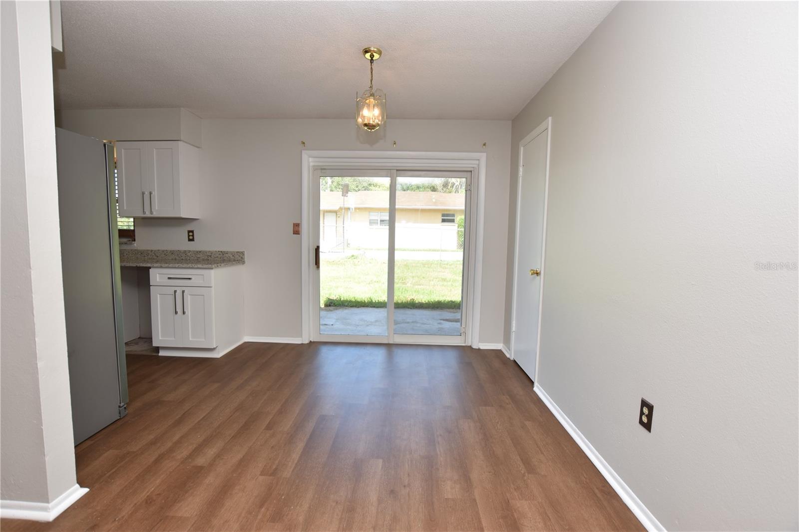 Image 6 of 25 For 1015 Tee Circle