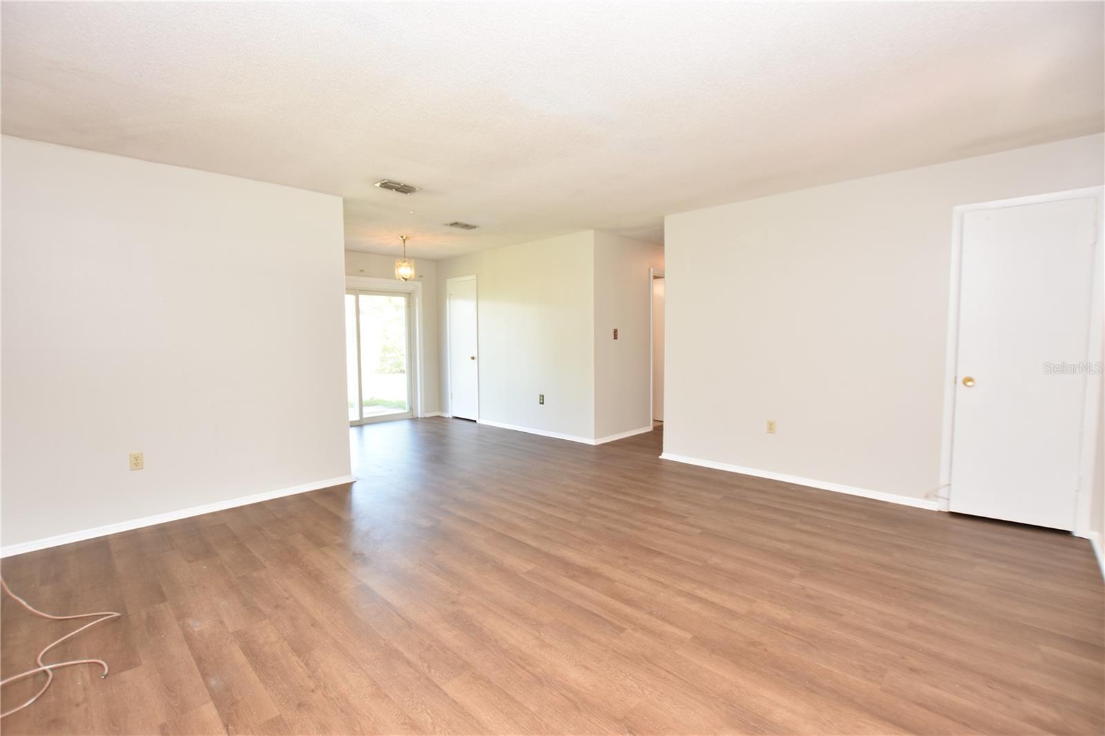 Image 9 of 25 For 1015 Tee Circle