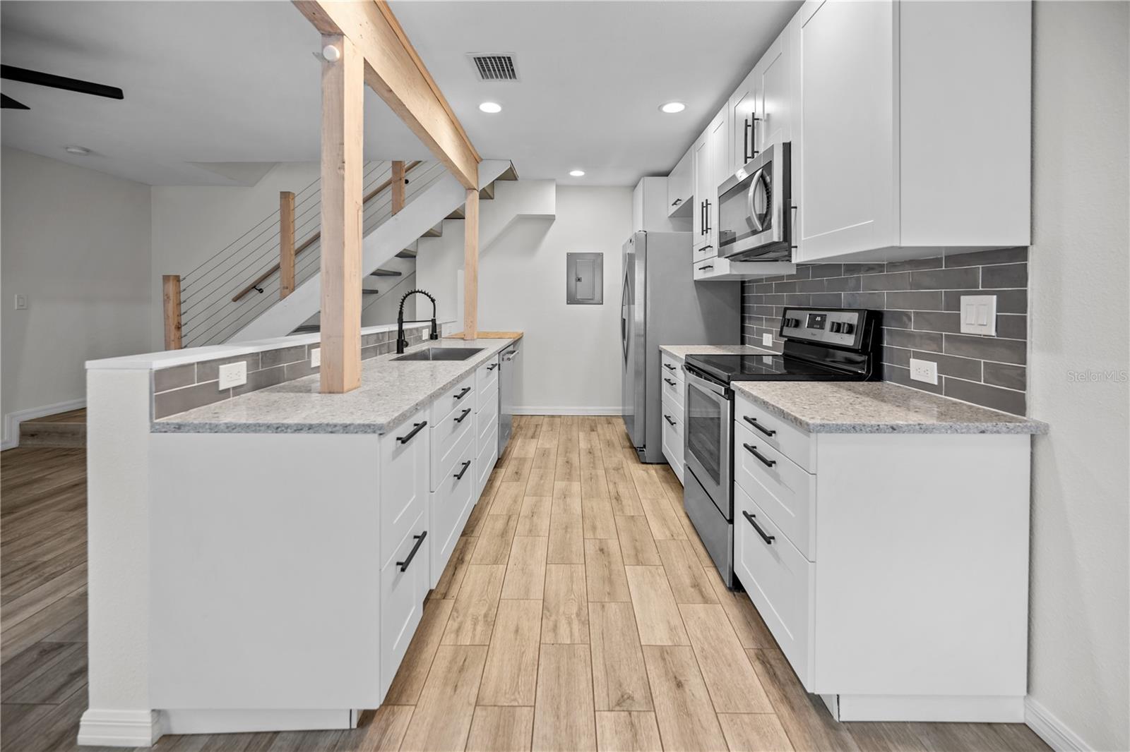 Image 17 of 40 For 1832 Bough Avenue 3