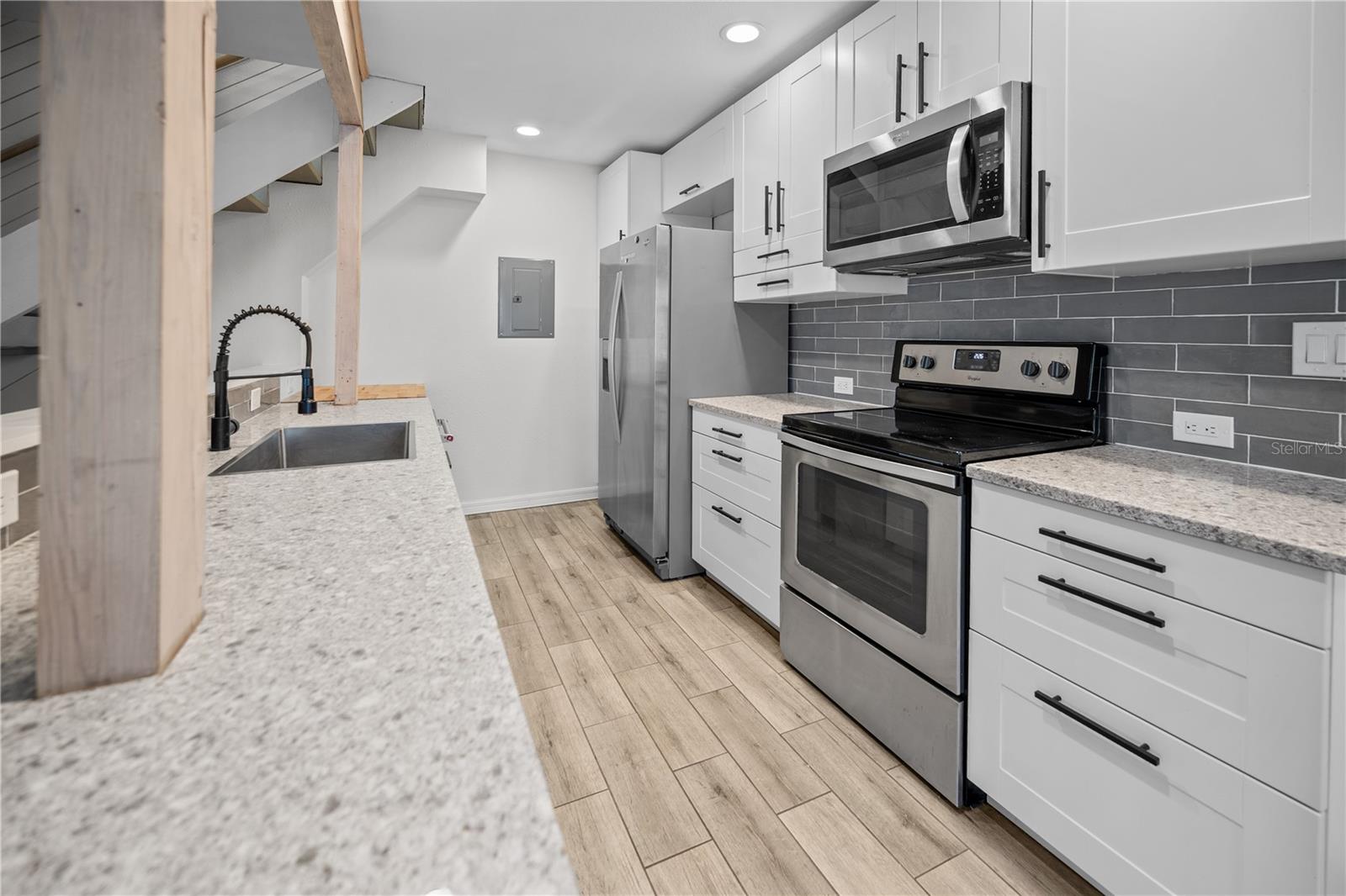 Image 22 of 40 For 1832 Bough Avenue 3