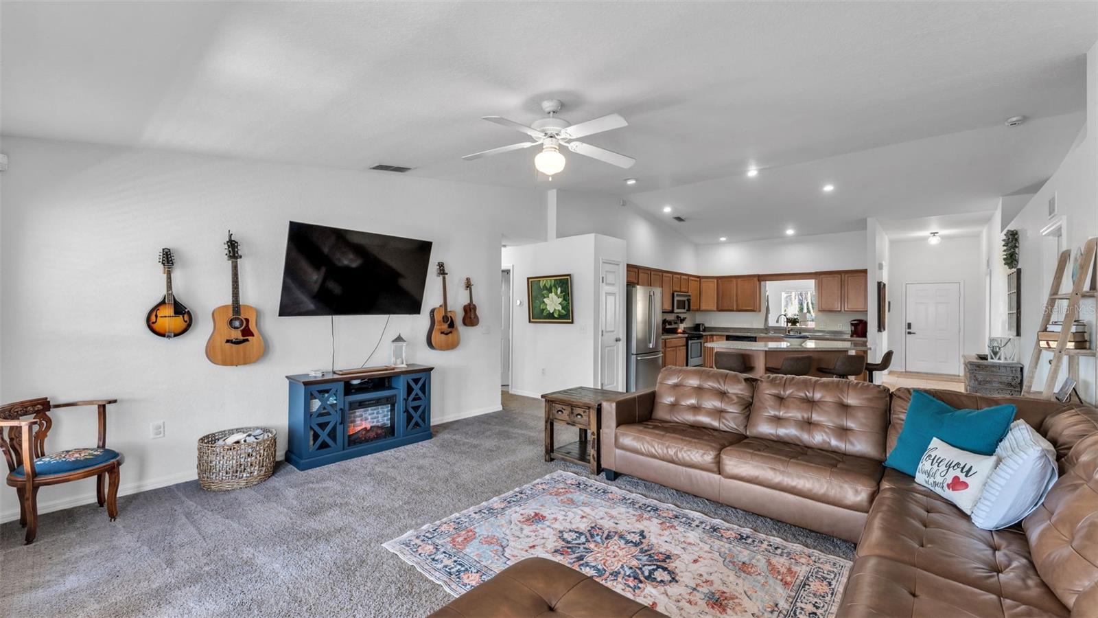 Image 17 of 47 For 6146 Mission Drive