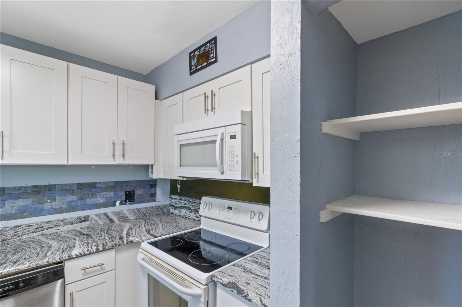 Image 4 of 25 For 1836 Crystal Lake Drive