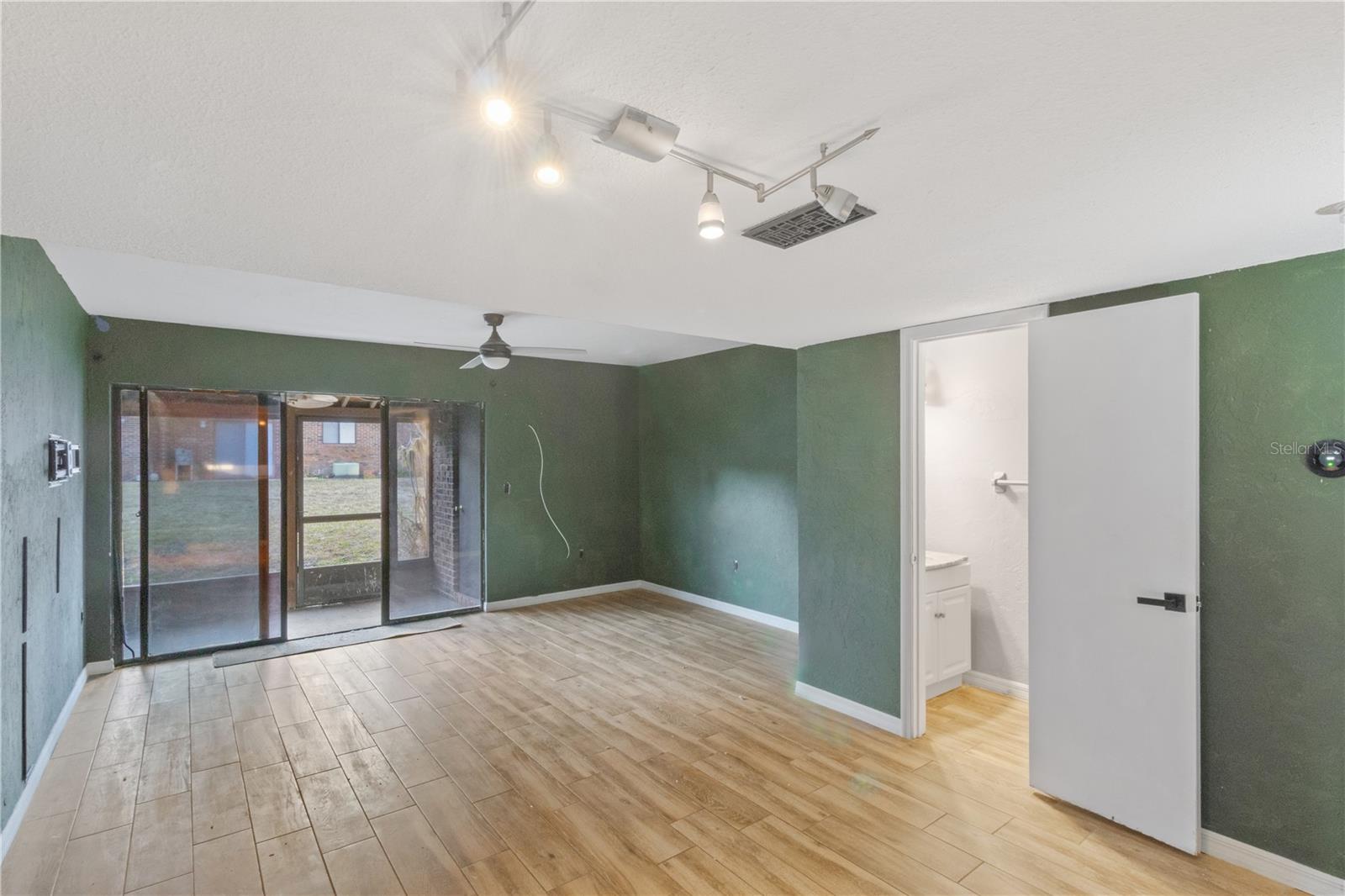 Image 6 of 25 For 1836 Crystal Lake Drive