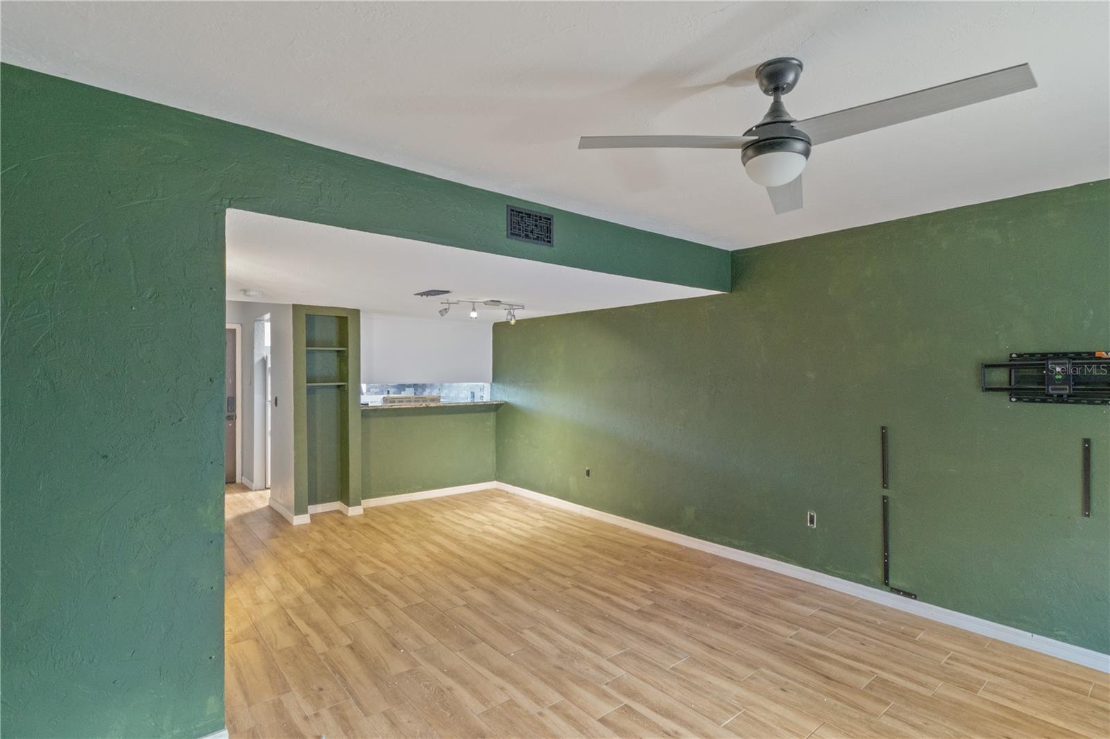 Image 7 of 25 For 1836 Crystal Lake Drive