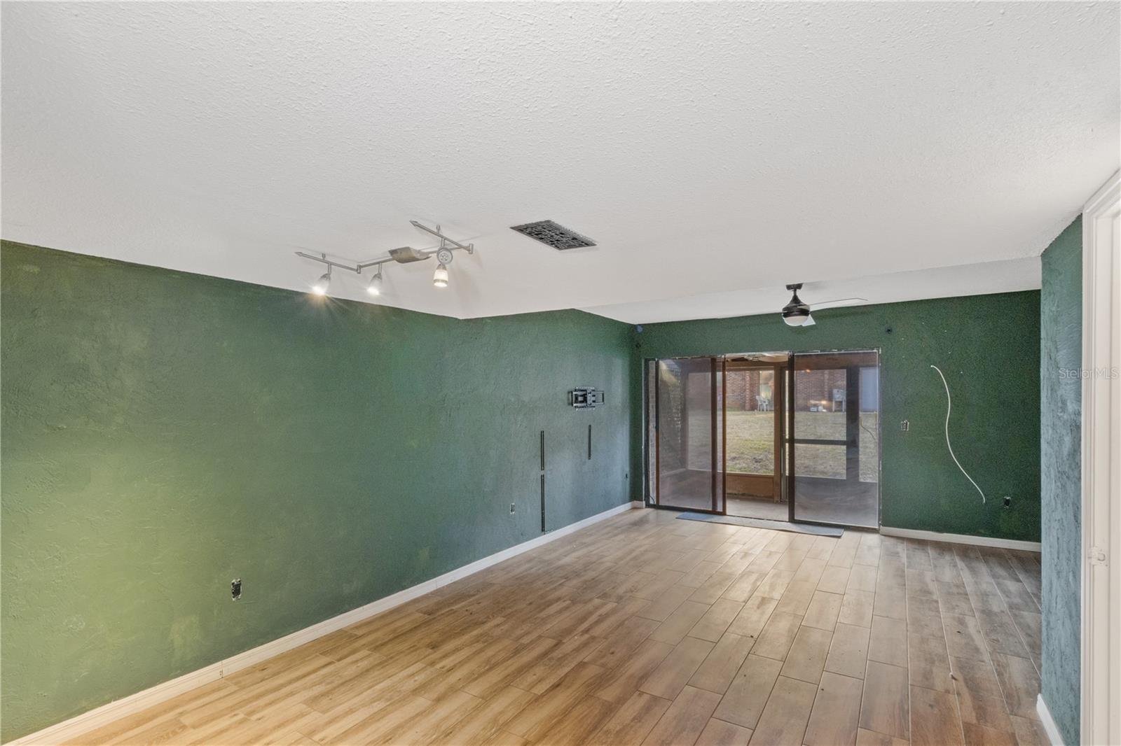 Image 8 of 25 For 1836 Crystal Lake Drive