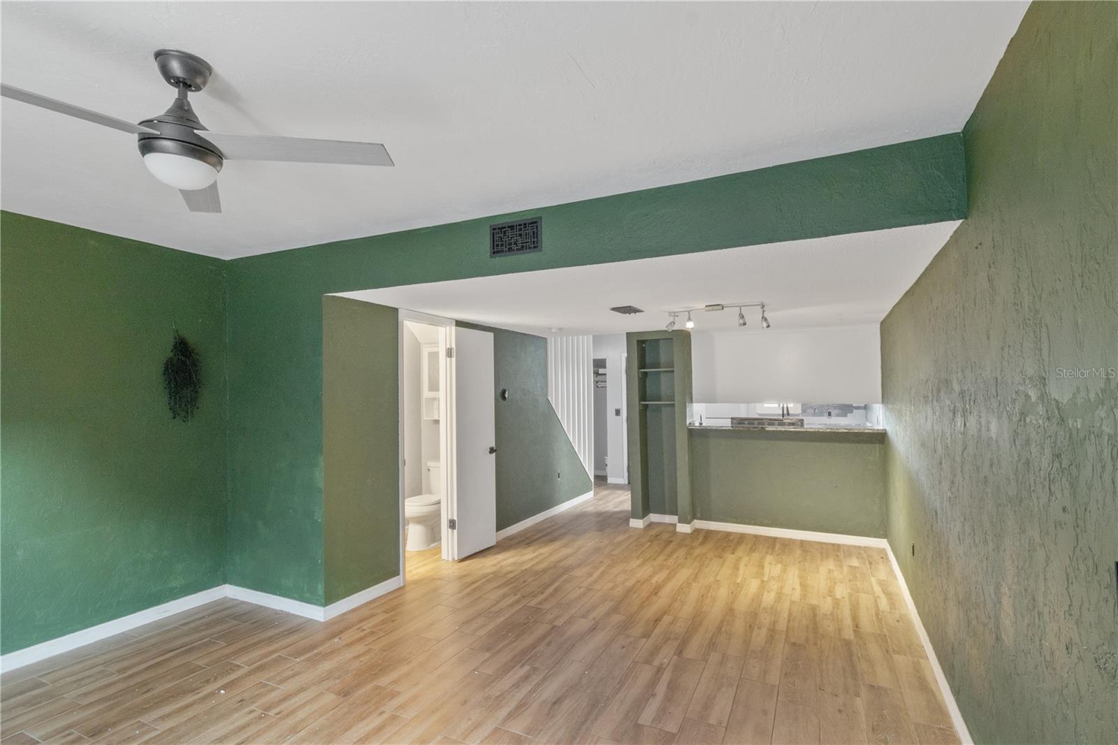 Image 9 of 25 For 1836 Crystal Lake Drive