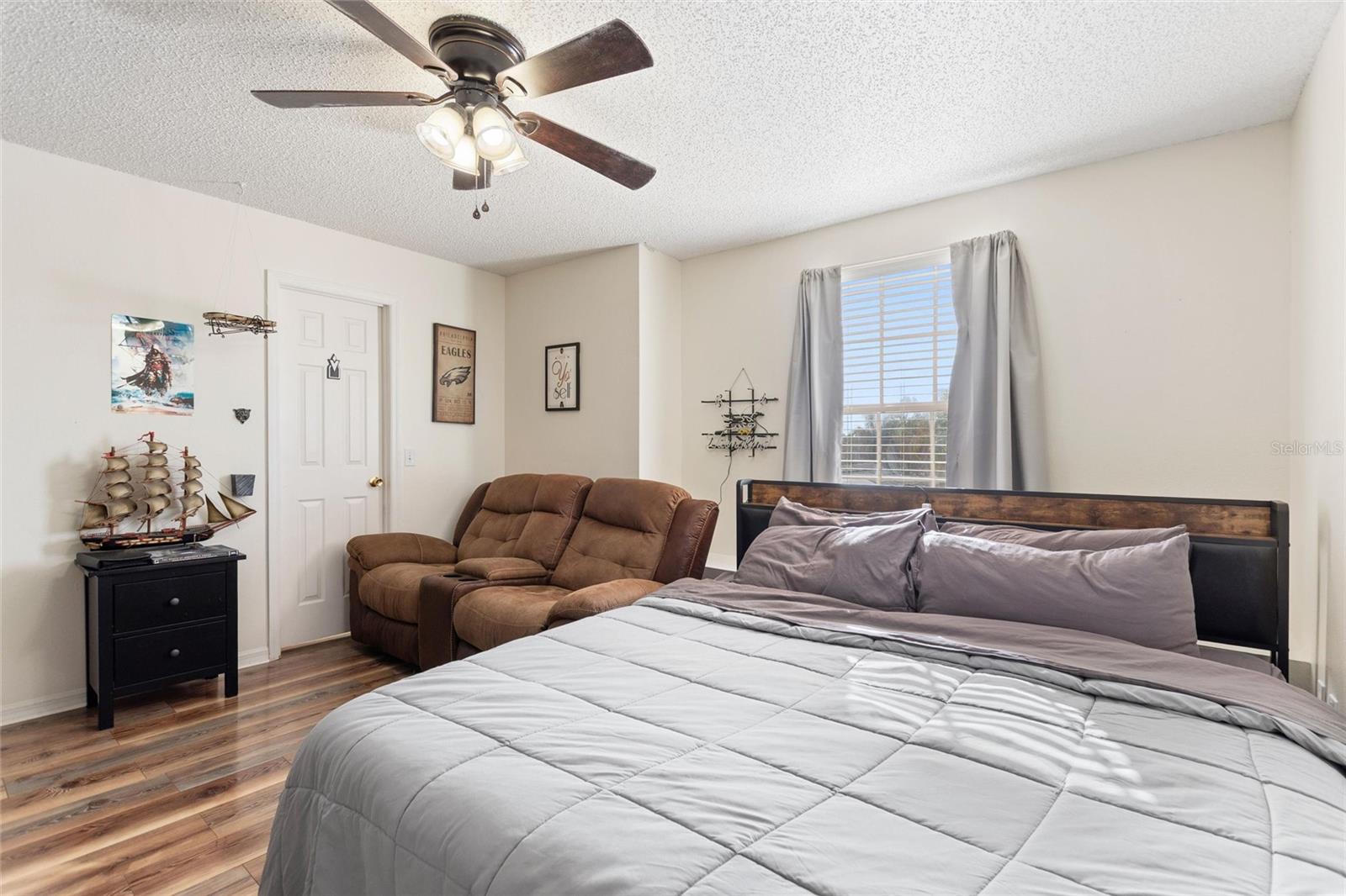 Image 33 of 37 For 401 Mallard Way