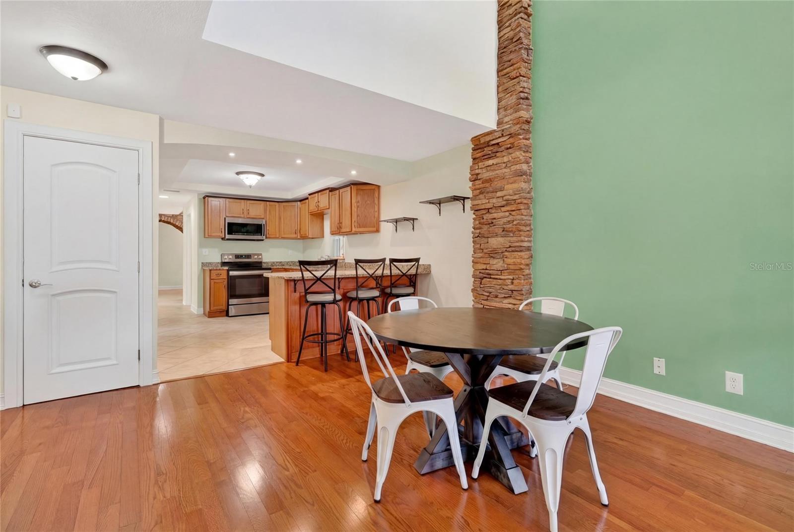 Image 21 of 69 For 532 Hunter Street