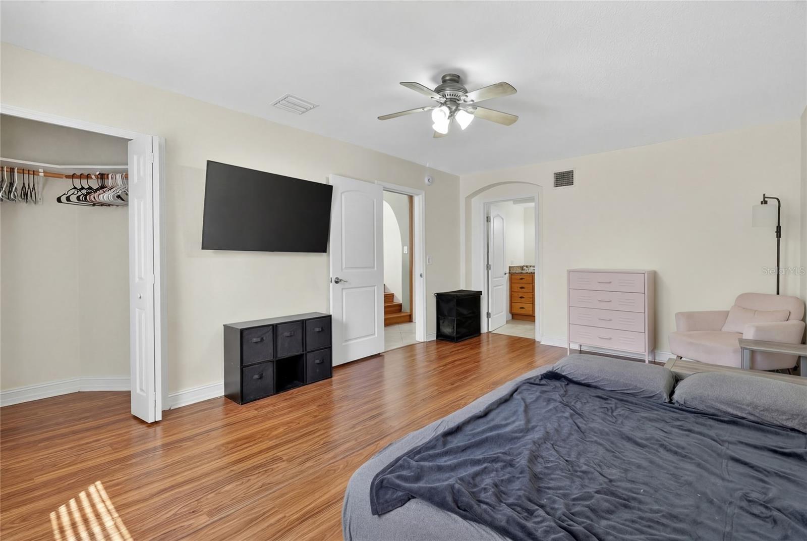 Image 35 of 69 For 532 Hunter Street