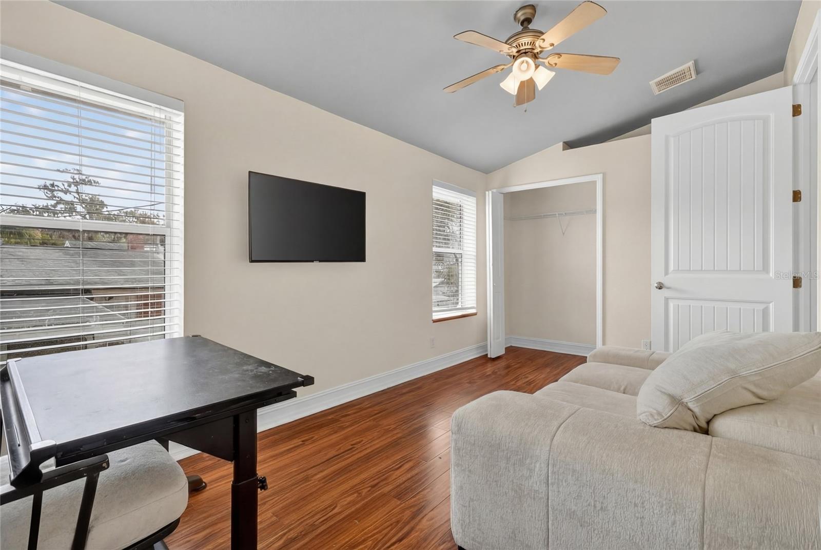 Image 53 of 69 For 532 Hunter Street