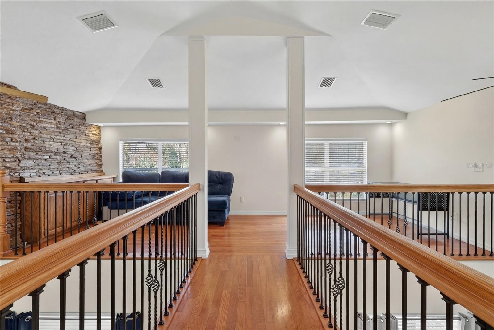 Image 54 of 69 For 532 Hunter Street