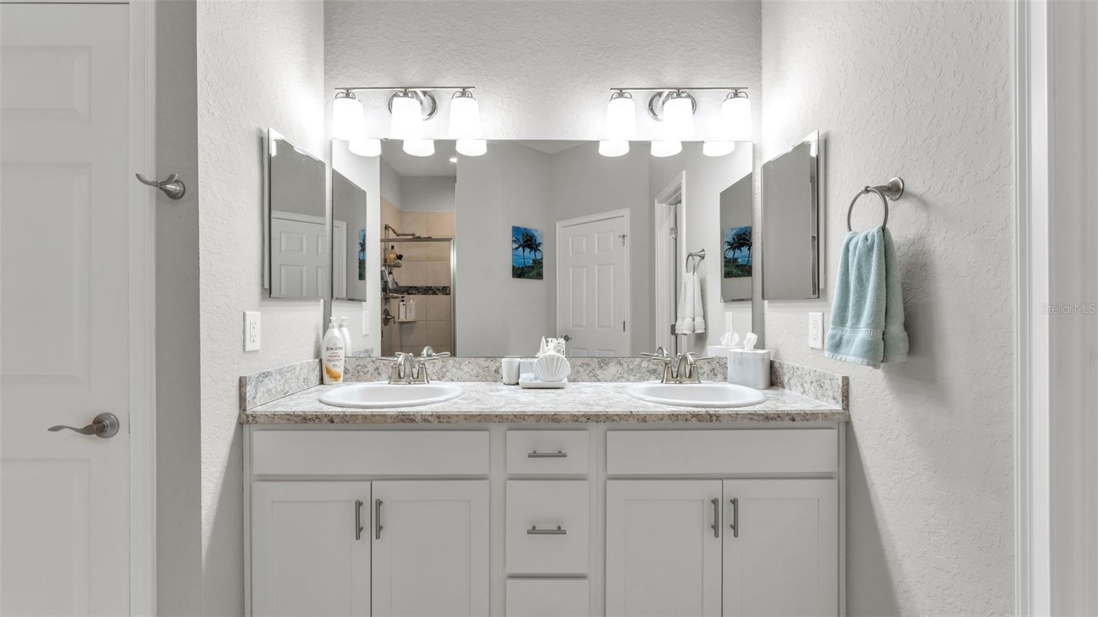 Image 33 of 53 For 4072 Shearwater Street