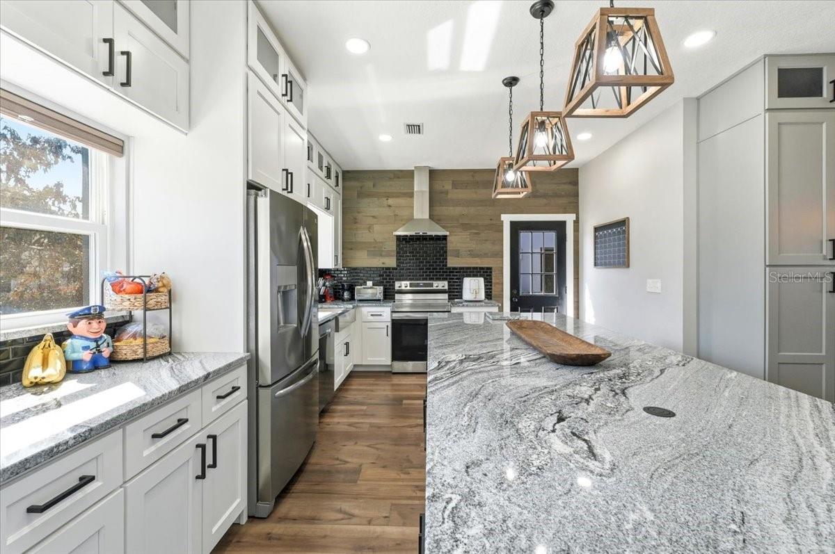 Image 13 of 64 For 5225 Glenmore Drive