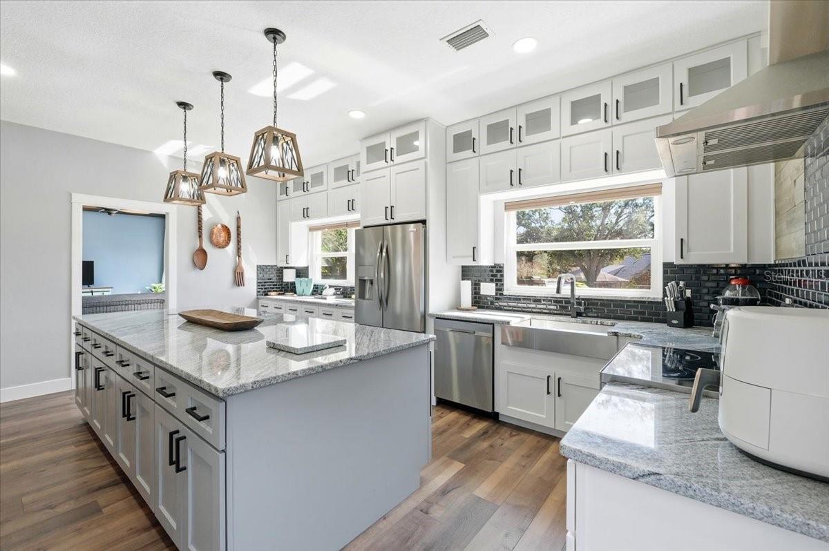 Image 14 of 64 For 5225 Glenmore Drive