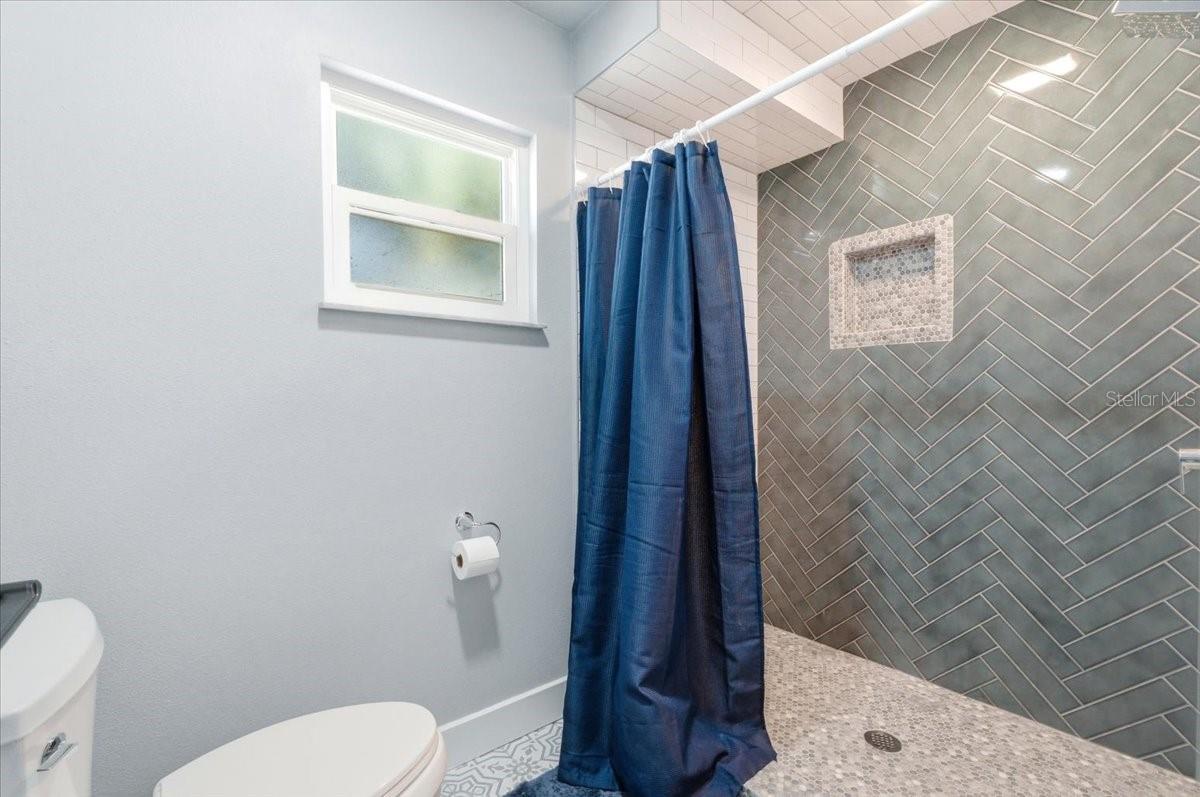 Image 37 of 64 For 5225 Glenmore Drive