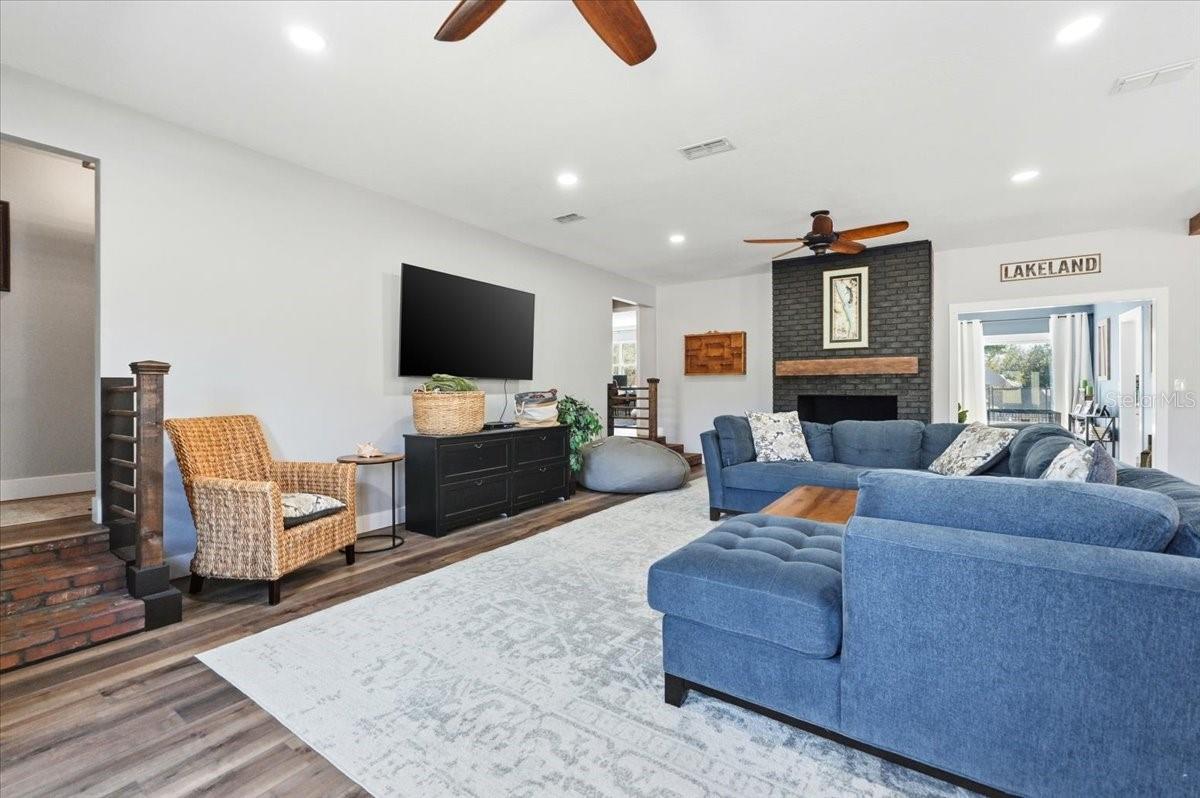 Image 4 of 64 For 5225 Glenmore Drive