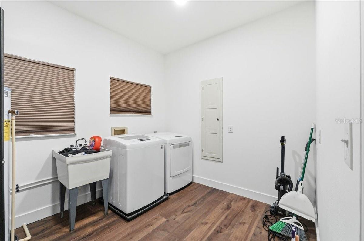 Image 42 of 64 For 5225 Glenmore Drive