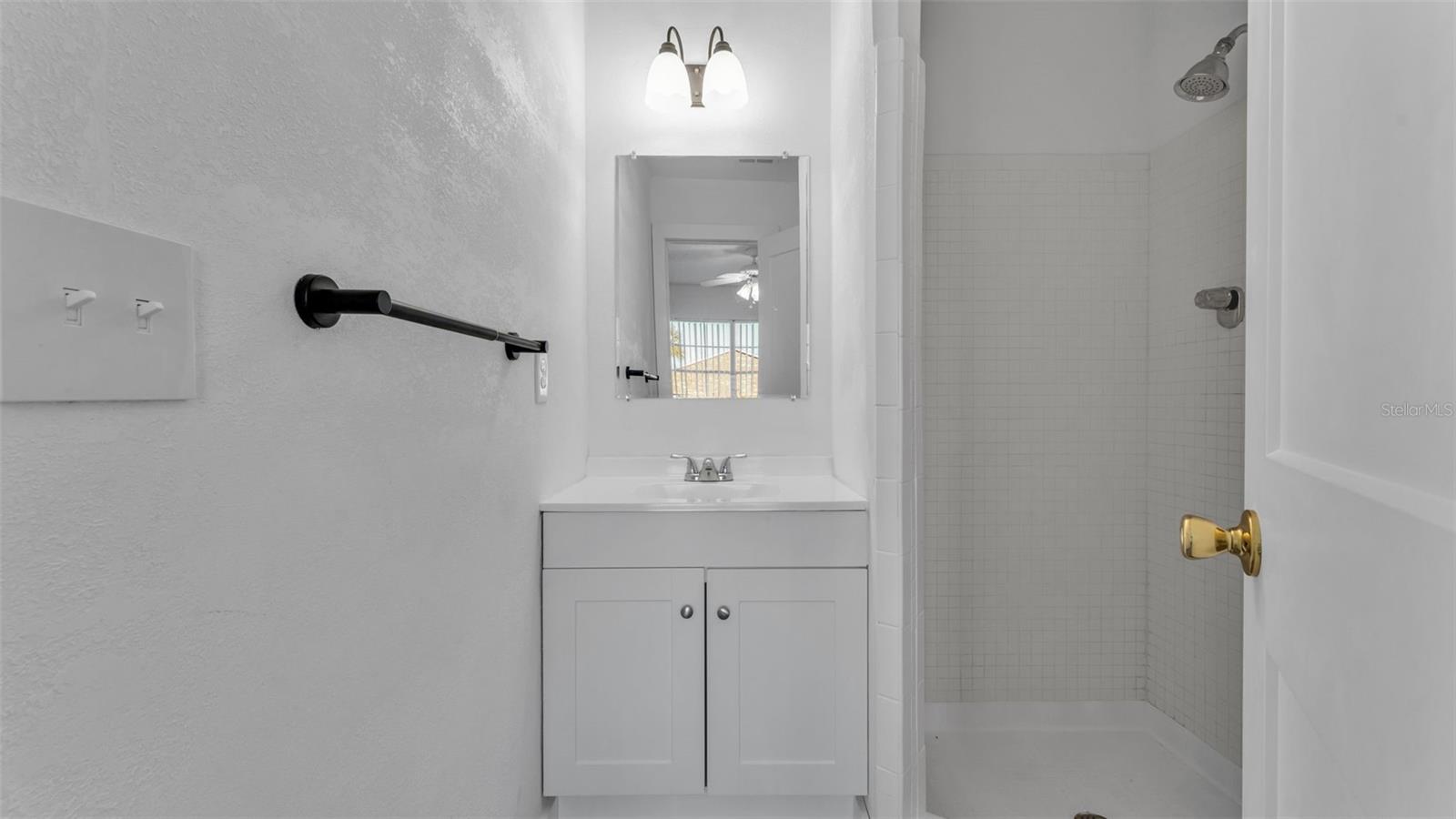 Image 39 of 52 For 1920 Edgewood Drive M2