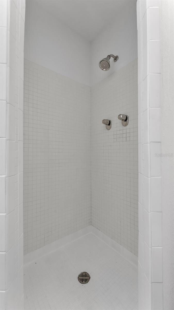 Image 41 of 52 For 1920 Edgewood Drive M2