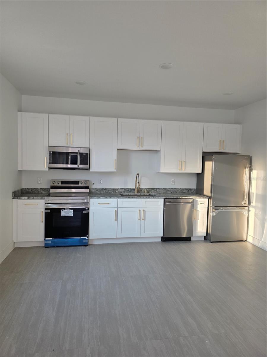 Image 2 of 9 For 113 Bullard Avenue