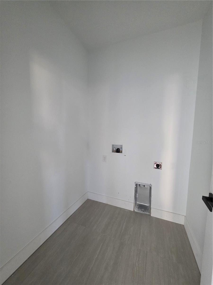 Image 7 of 9 For 113 Bullard Avenue