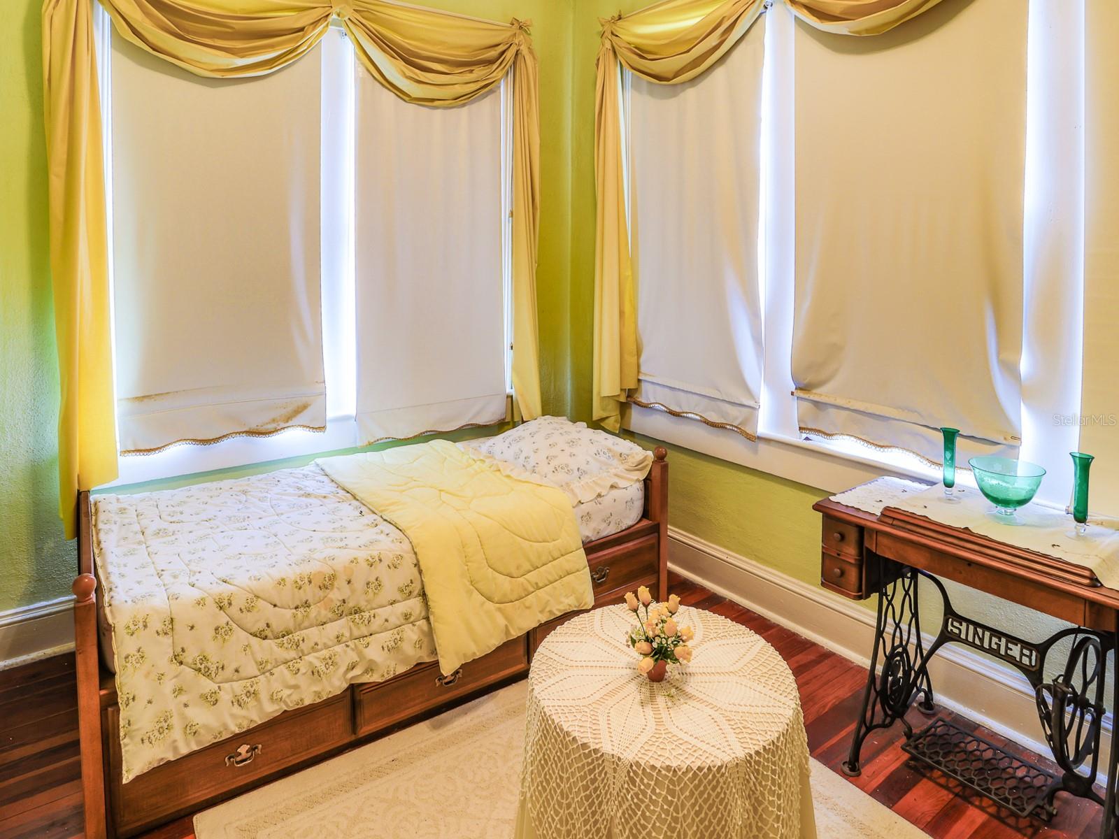 Image 41 of 71 For 1095 Broadway Avenue