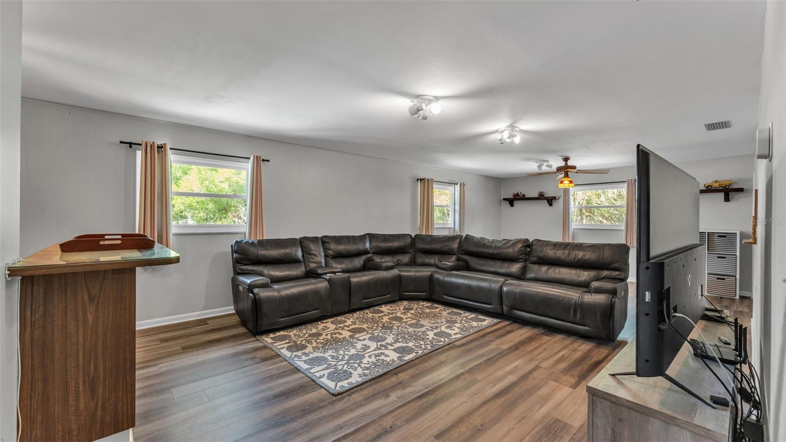 Image 32 of 81 For 153 Lake Otis Road