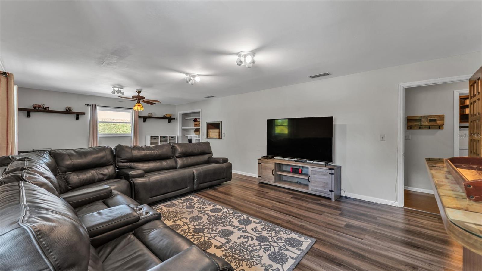 Image 33 of 81 For 153 Lake Otis Road